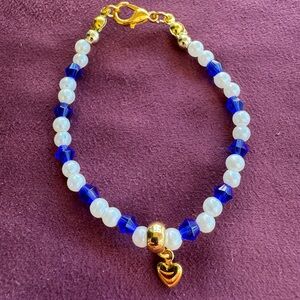 NWT Elegant Blue and White Beaded Bracelet with Gold  HEART & Accents